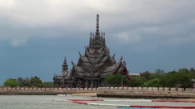 Gerçeğin - ahşap Tapınağı kutsal