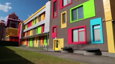 çok renkli windows ile bina