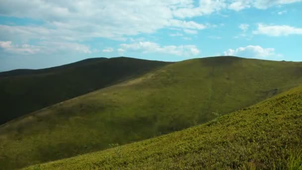 Красиві зелені гори — стокове відео