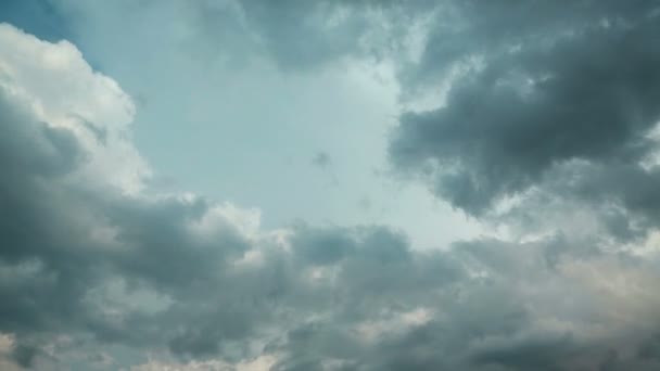 Nubes de tormenta sin pájaros — Vídeo de stock