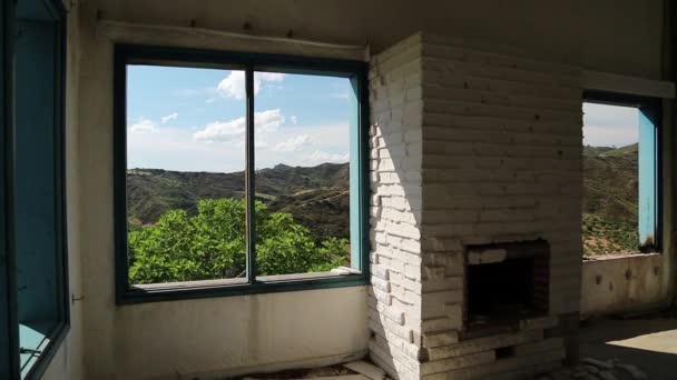 被遗弃的酒店的窗户 — 图库视频影像