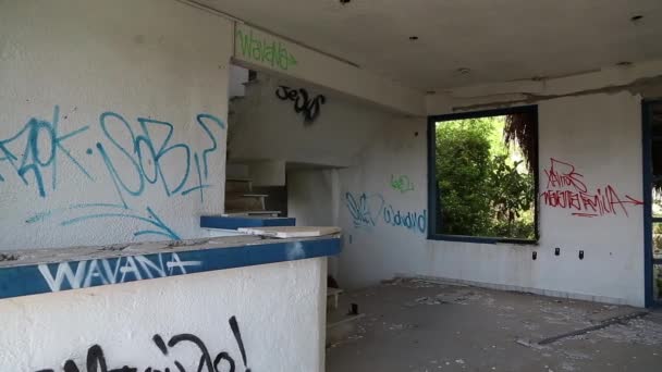 Interior del hotel abandonado — Vídeo de stock