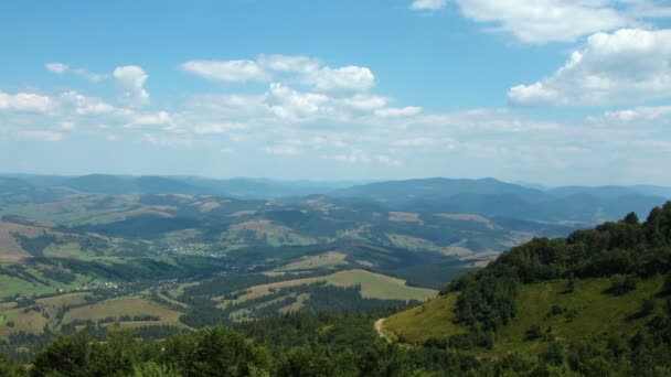 Lindas montanhas verdes — Vídeo de Stock