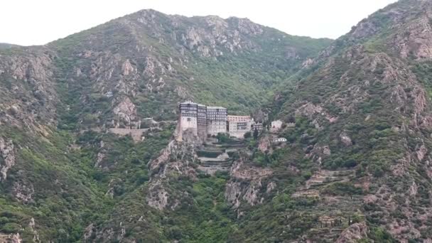 Navire navigue le long de la péninsule d'Athos — Video