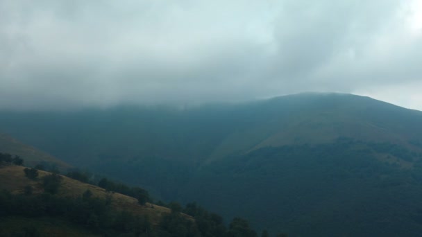 Burza chmury w górach — Wideo stockowe