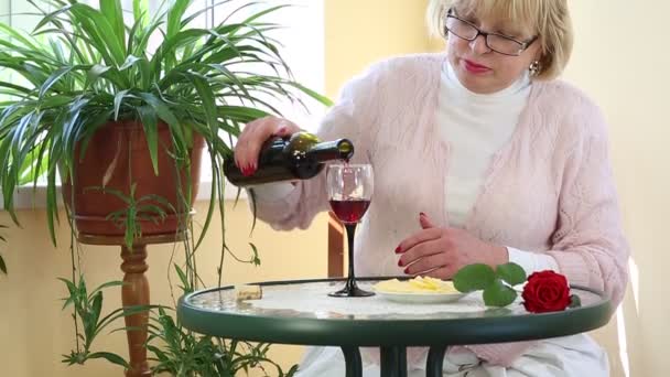 Woman drinking wine and eating cheese — Stock Video