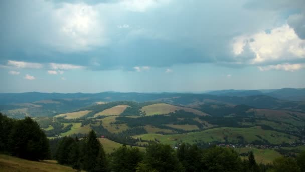 Chmury Cumulonimbus i deszczu w górach — Wideo stockowe