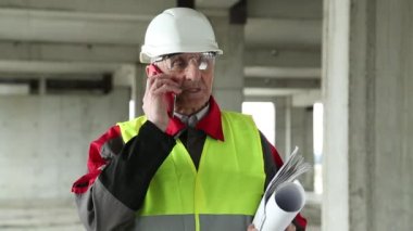 Cep telefonu ile inşaat mühendisi