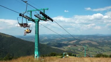 Karpat dağlarında teleferik tesbilleri