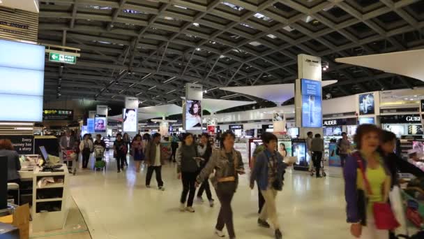 People in Bangkok international airport in Thailand — Stock Video