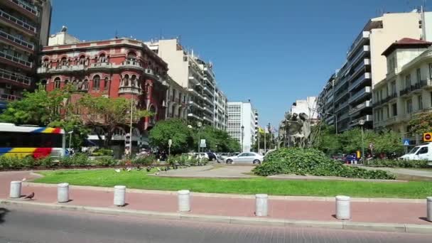 Plaza Agias Sofias cerca del templo — Vídeo de stock