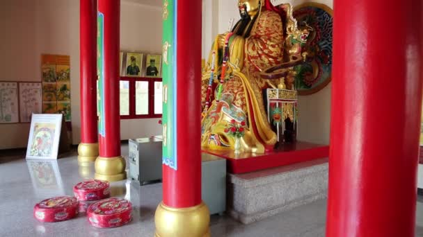 Interior of buddhist temple on Pratumnak Hill — Stock Video