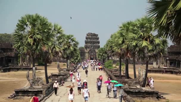 İnsanlar Angkor Wat Tapınağı, Kamboçya — Stok video