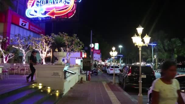 Straßenverkehr auf der Strandstraße in Pattaya — Stockvideo