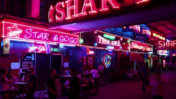 在芭堤雅，泰国的红灯区 — 图库视频影像
