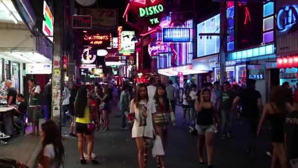 Walking Street adalah distrik lampu merah — Stok Video