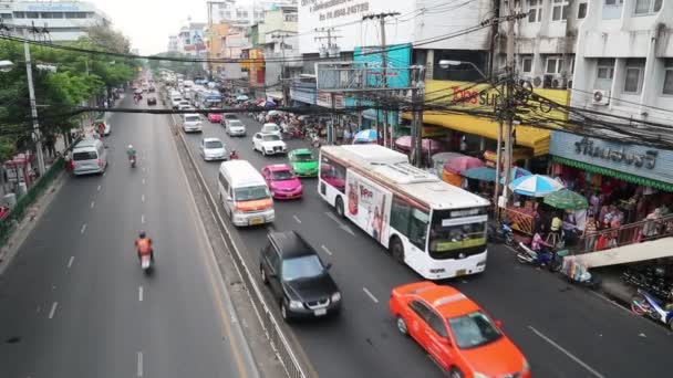 Tráfico por carretera en Bangkok, Tailandia — Vídeo de stock