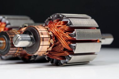 Ev aletlerinden elektrikli motorların pervaneleri, yakın plan.