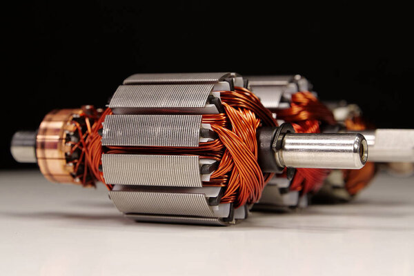 Три ротора электродвигателей с медной катушкой из бытовой техники