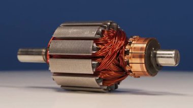 Küçük ev aletlerinin elektrikli motorundan bakır bobinli armatür veya rotor, perküsyon masaj aletinden