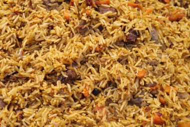 Et ve baharatlı pilav.