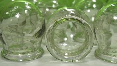 Tıbbi amaçlar için cam bardaklar, rehabilitasyon, artan kan akışı, lenfatik drenaj, sırt tedavisi. Halk dilinde kullanılan alternatif ilaçlar masaj ve vakum terapisi.