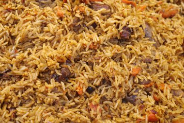 Et, havuç ve baharatlı pilav.