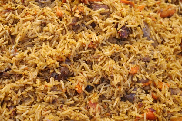 Et, havuç ve baharatlı pilav.