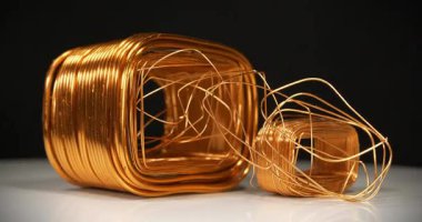 Bakır virajlar elektrik transformatörlerinden farklı boyutlarda. Bakır, cuprum - kimyasal element, demir olmayan metal