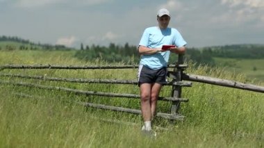 adam tutarak telefon