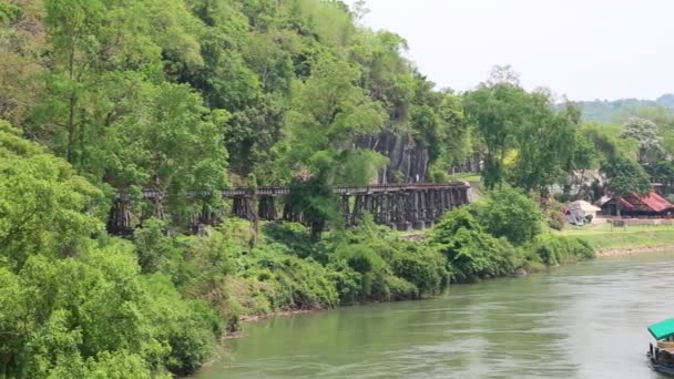 Velha ferrovia perto do rio Kwai — Vídeo de Stock