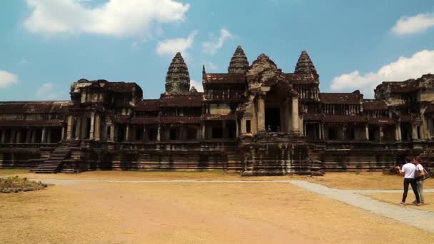 Pessoas em Angkor Wat temple, Camboja — Vídeo de Stock