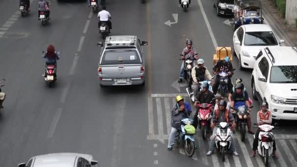 Οδικής κυκλοφορίας στην Μπανγκόκ, Ταϊλάνδη — Αρχείο Βίντεο