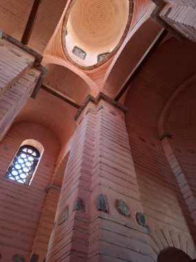 Altın Kapı 'daki kilisenin içinde. Ukrayna' nın başkenti Kievan Rus Kyiv 'in 11. yüzyıl tahkimatlarının ana kapısı. Kyiv 'in ana ilgi alanlarından biri.