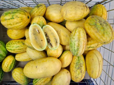 Sarı karpuz. Karpuz ve kavun karışımı.