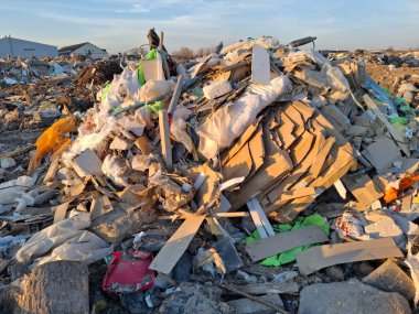 Hurdalıkta inşaat enkazı