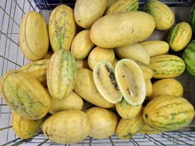 Sarı karpuz. Karpuz ve kavun karışımı.