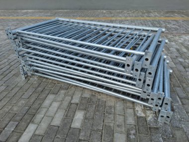 Eskrim için metal yapılar. Çit için metal iskelet. Metal eskrim sistemleri ve bileşenleri. Dayanıklı koruyucu çit yapıları. Metal çit yapıları