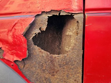 Paslanma ve aşınmadan dolayı araba vücudunda hasar