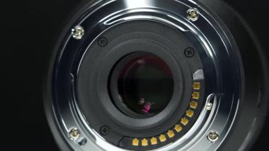 Mikro Dörtlü Üçlü sistem, MFT ya da M43 'ün makro lens bağlantısı, siyah arkaplan üzerine yakın çekim videosu