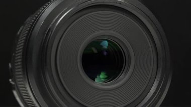 Mikro 4 / 3 sisteminin siyah makro lensleri, MFT veya M43