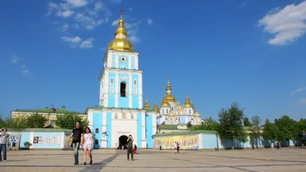 Mikhailovsky Altın Kubbeli Manastır — Stok video