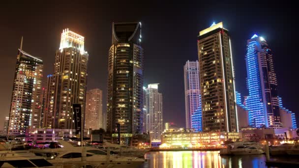 Csodálatos éjszakai Dubai Marina — Stock videók