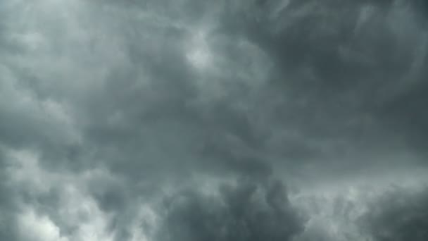 Тімелапс чорних штормових хмар — стокове відео