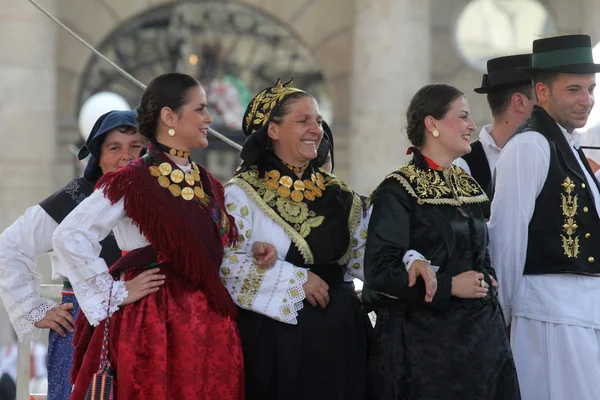 Členové folk skupiny Cvelferi z Zupanjska Posavina, Chorvatsko — Stock fotografie