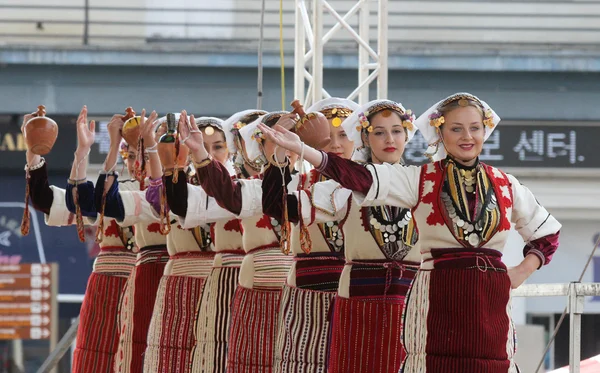 Medlemmar av folk grupp Etnos från Skopje, Makedonien — Stockfoto