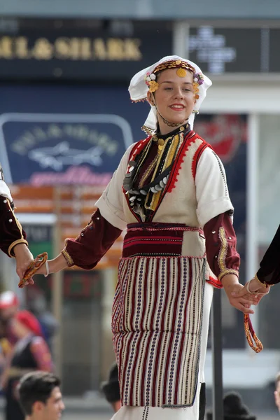 Medlemmar av folk grupp Etnos från Skopje, Makedonien — Stockfoto