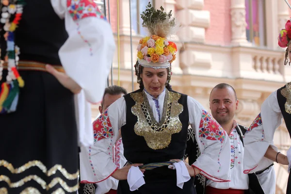 Członków folk grupy bot Escola de ball de Calabruix z Mallorca, Hiszpania — Zdjęcie stockowe