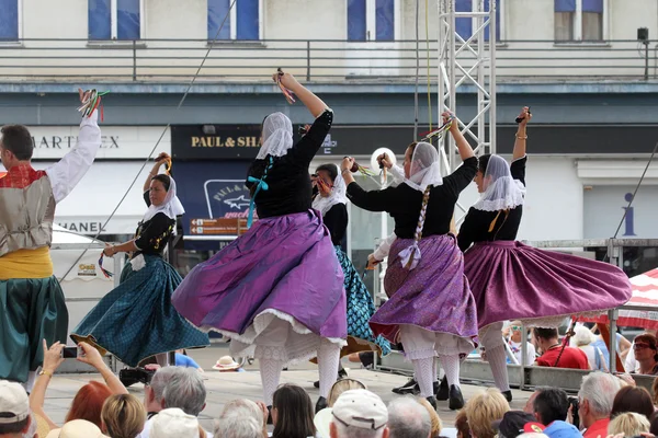 Członków folk grupy bot Escola de ball de Calabruix z Mallorca, Hiszpania — Zdjęcie stockowe