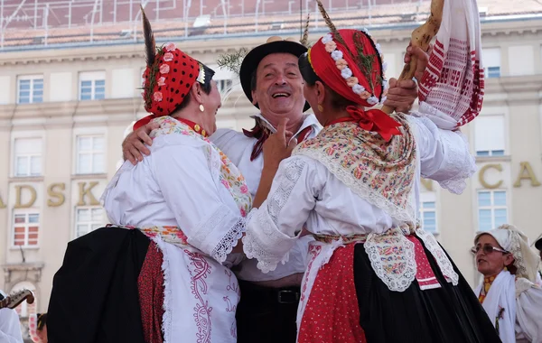 Members of folk group Kolo from Donja Bebrina, Croatia  during the 50th International Folklore Festival in Zagreb — Stock Photo, Image